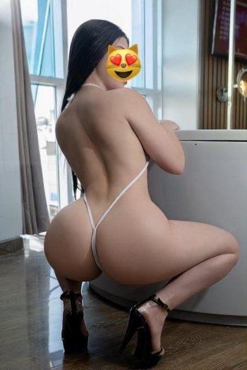 Julissa, 27  female escort, El Paso